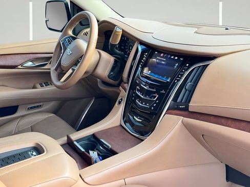 Used 2016 Cadillac Escalade Platinum AWD/4WD image 6