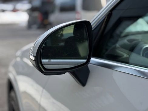 Used 2025 Mercedes-Benz GLC 300 4MATIC image 15