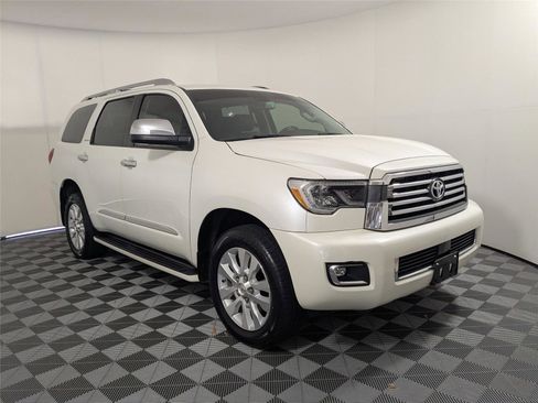 Used 2018 Toyota Sequoia Platinum image 3