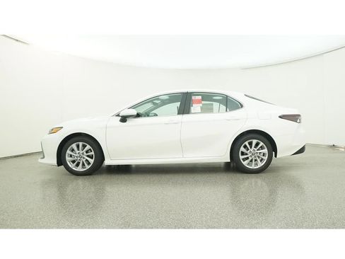 Used 2023 Toyota Camry LE image 20