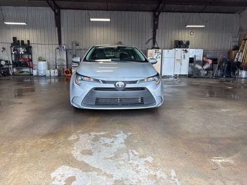 Used 2024 Toyota Corolla LE FWD image 2