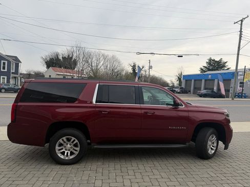 Used 2016 Chevrolet Suburban LT image 7