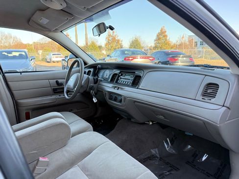 Used 2004 Ford Crown Victoria Police Interceptor image 21