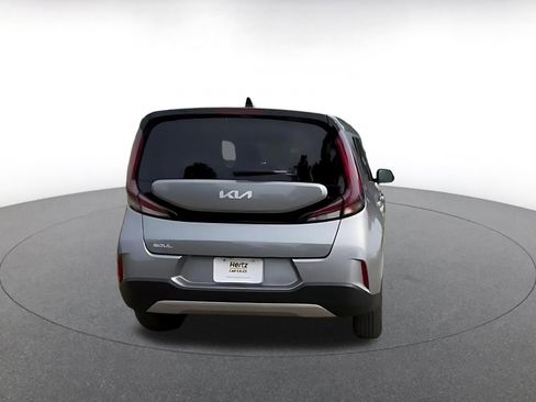 Used 2025 Kia Soul LX w/ LX Technology Package FWD image 11