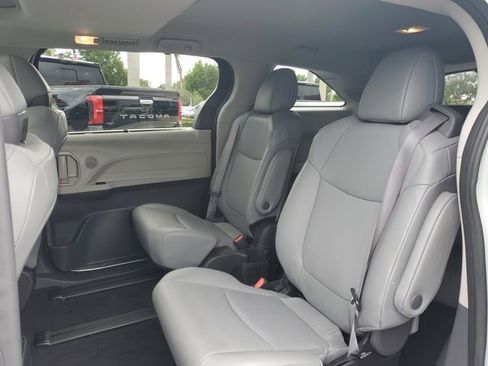 Used 2024 Toyota Sienna XLE image 11