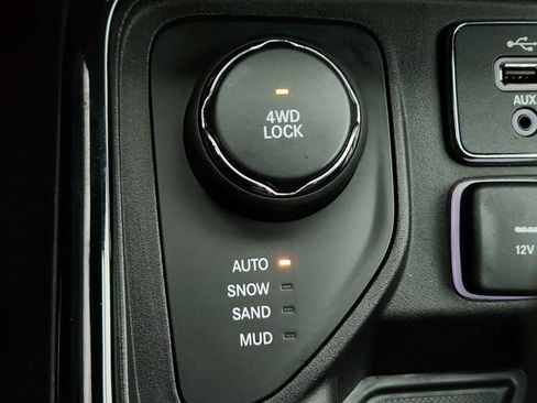 Used 2018 Jeep Compass Latitude AWD/4WD image 15