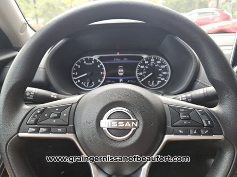 Used 2025 Nissan Sentra SV FWD image 11
