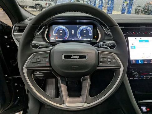 New 2025 Jeep Grand Cherokee Limited image 17