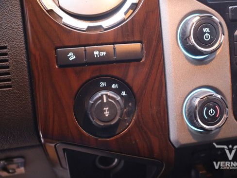 Used 2013 Ford F250 Lariat w/ Lariat Interior Pkg image 24