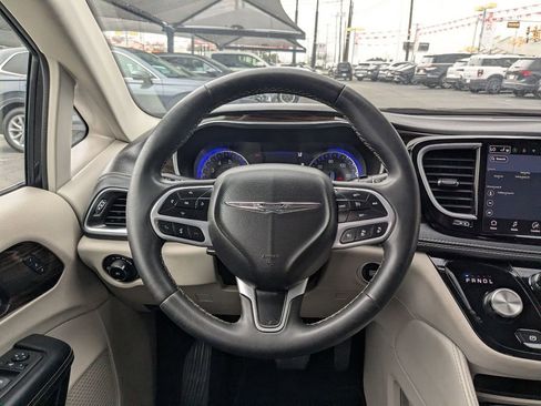 Used 2023 Chrysler Pacifica Limited image 26