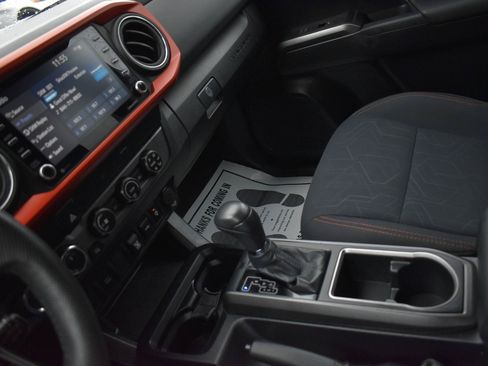 Used 2020 Toyota Tacoma TRD Off-Road AWD/4WD image 25