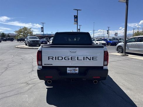 Certified 2025 Honda Ridgeline Black Edition image 5