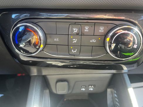 Used 2025 Chevrolet TrailBlazer LT AWD/4WD image 14