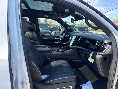 New 2026 Jeep Grand Wagoneer Summit AWD/4WD image 35