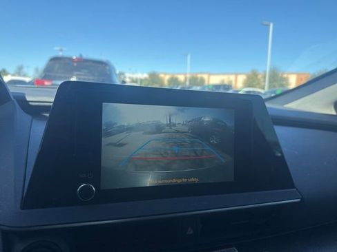 Used 2024 Toyota Prius XLE image 10