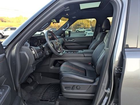 Used 2025 Nissan Armada PRO-4X w/ Pro-4X Premium Package image 17