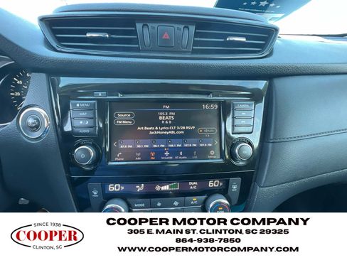 Used 2018 Nissan Rogue SV w/ Premium Package image 20