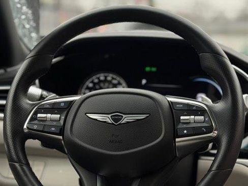 Used 2025 Genesis G70 2.5T image 13