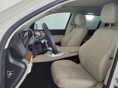 Used 2024 Mercedes-Benz GLS 450 4MATIC image 17
