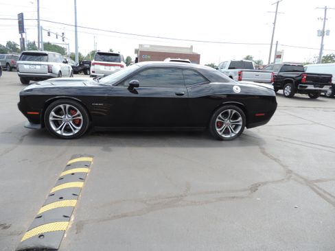 Used 2021 Dodge Challenger R/T image 2