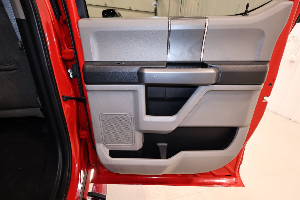Certified 2019 Ford F350 XLT w/ XLT Premium Package AWD/4WD image 18