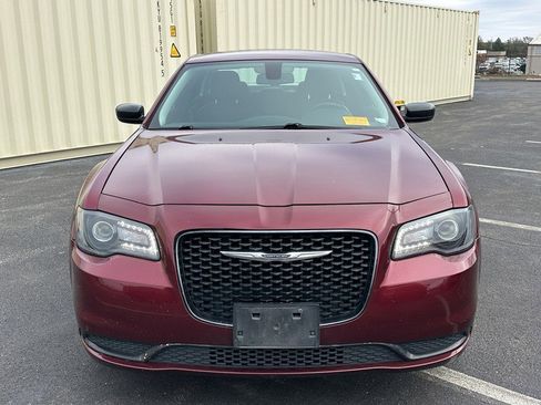 Used 2019 Chrysler 300 Touring w/ Sport Appearance Package image 2