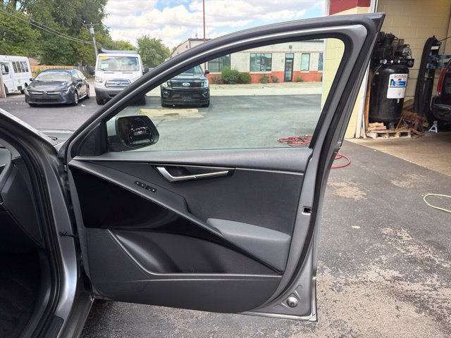 Used 2023 Kia Niro LX FWD image 25