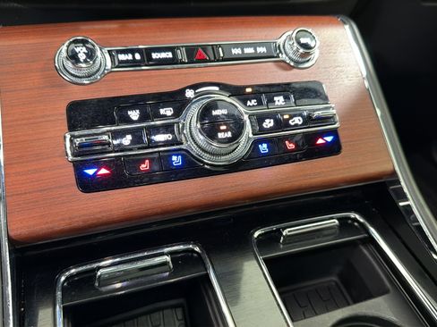 Used 2023 Lincoln Aviator Reserve w/ Equipment Group 201A AWD/4WD image 19