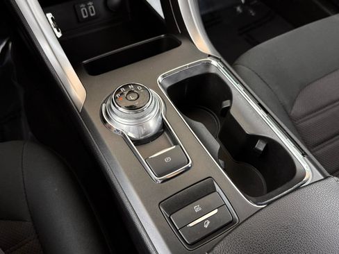Used 2020 Ford Fusion SE FWD image 32