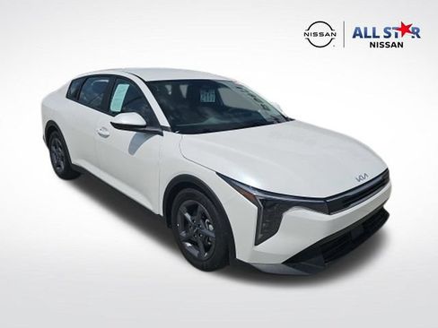 Used 2025 Kia K4 FWD image 1