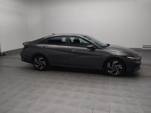 Used 2025 Hyundai Elantra Sport FWD image 11