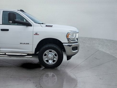 Used 2020 RAM 3500 Tradesman w/ Chrome Appearance Group image 32