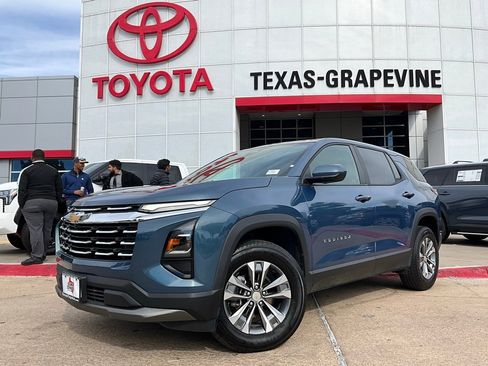 Used 2025 Chevrolet Equinox LT image 2