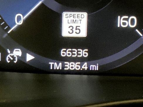 Used 2020 Volvo XC40 T5 R-Design image 24