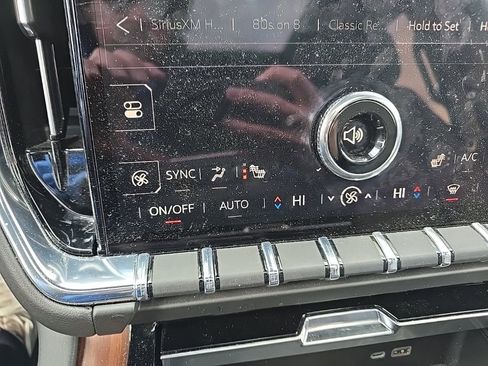 Used 2025 GMC Yukon XL Denali w/ Denali Reserve Package image 29