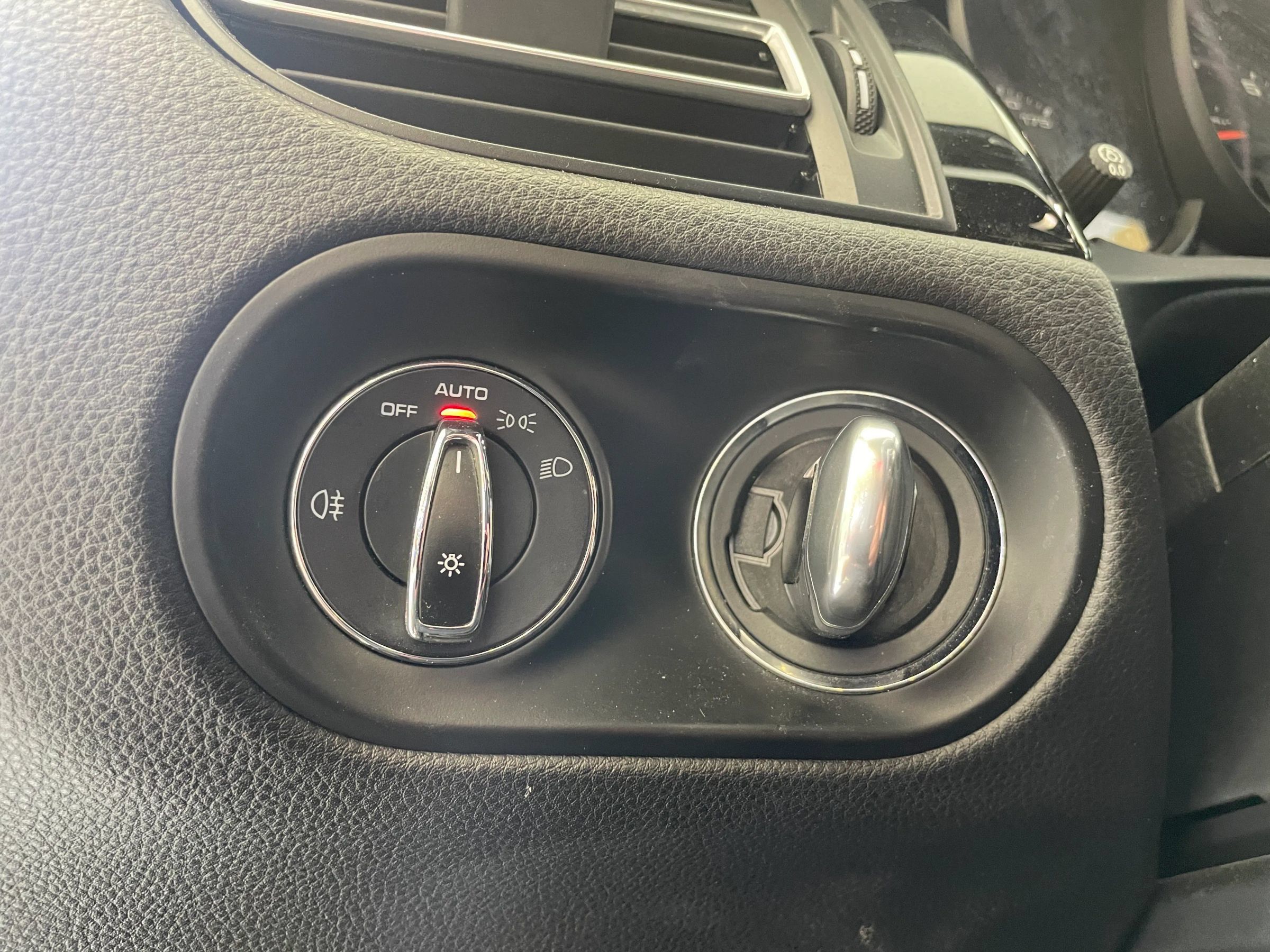 Used 2021 Porsche Macan AWD/4WD image 10