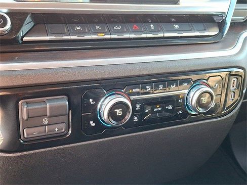 Certified 2025 GMC Sierra 1500 SLT image 16