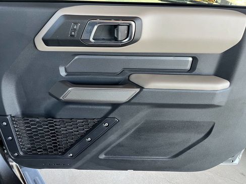 Used 2023 Ford Bronco Wildtrak image 10