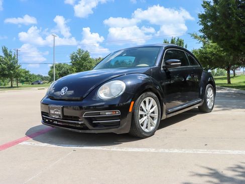 Used 2018 Volkswagen Beetle 2.0T SE FWD image 3