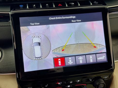 Used 2024 Jeep Grand Cherokee Limited 4xe w/ Luxury Tech Group II image 3