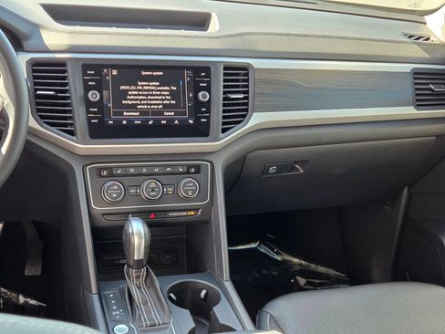 Used 2021 Volkswagen Atlas SE w/ Panoramic Sunroof Package FWD image 18