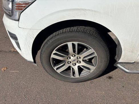 Used 2022 Ford Expedition Max Limited image 9