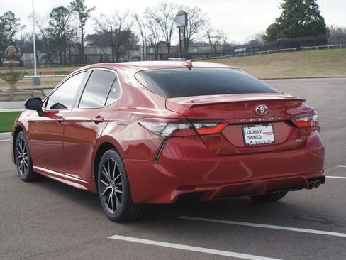 Used 2024 Toyota Camry SE image 15