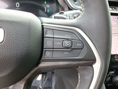 Used 2023 Jeep Grand Cherokee 4WD 4xe image 23