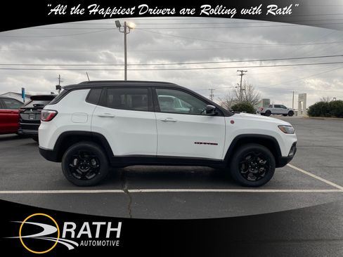Used 2024 Jeep Compass Trailhawk image 10