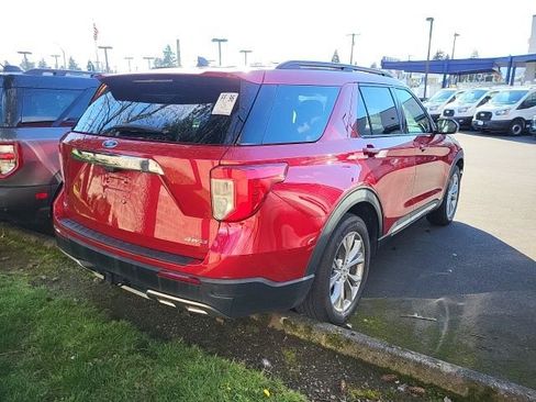 Used 2023 Ford Explorer XLT w/ Equipment Group 202A image 3