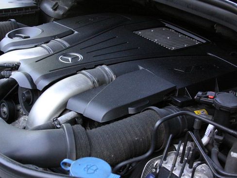 Used 2018 Mercedes-Benz GLS 550 4MATIC w/ Driver Assistance Package image 18