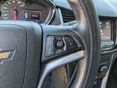 Used 2020 Chevrolet Trax LT w/ Driver Confidence Package image 31