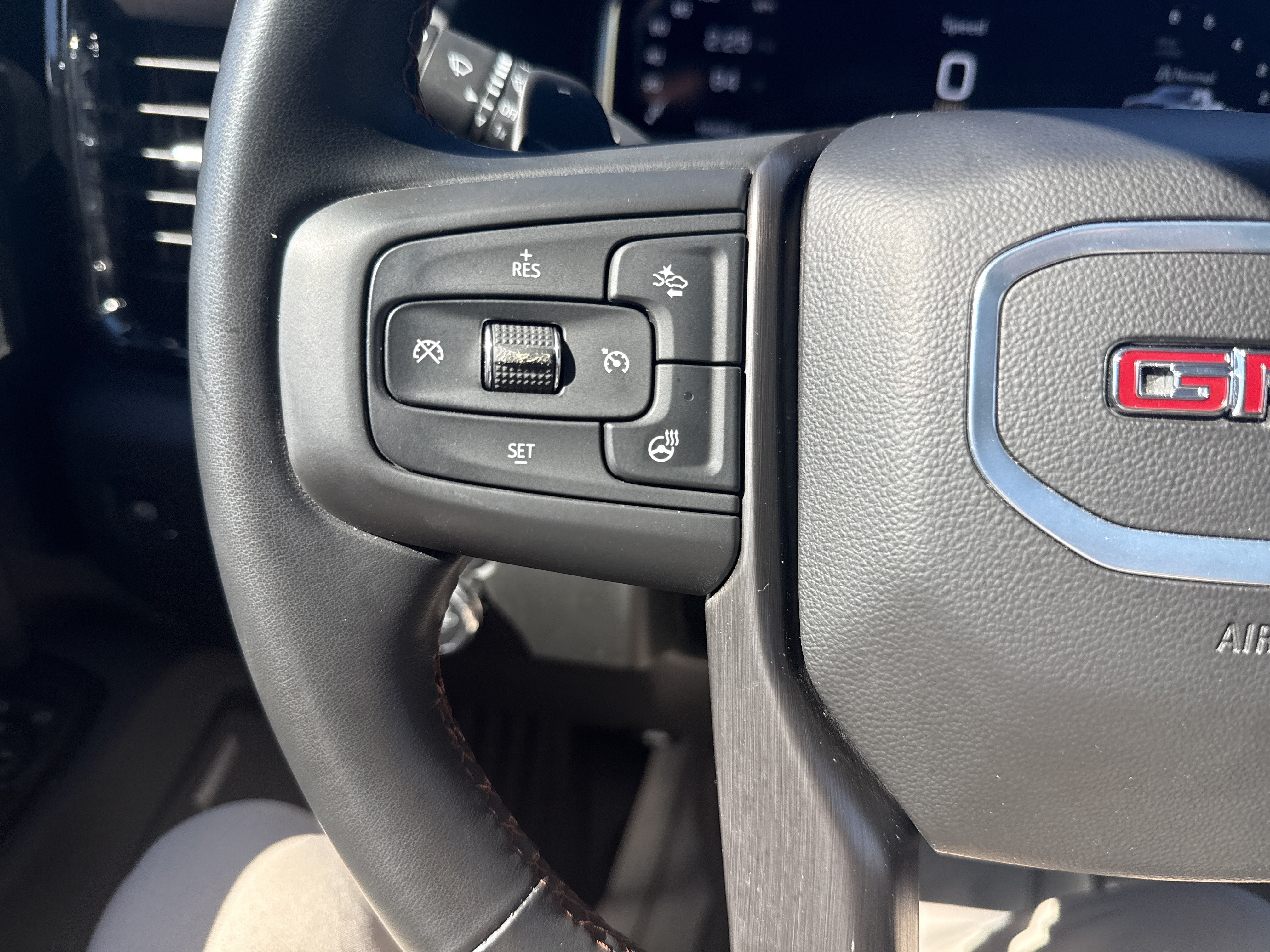 Used 2025 GMC Sierra 1500 AT4 w/ AT4 Premium Package AWD/4WD image 19
