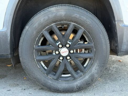 Used 2018 GMC Acadia SLT FWD image 12